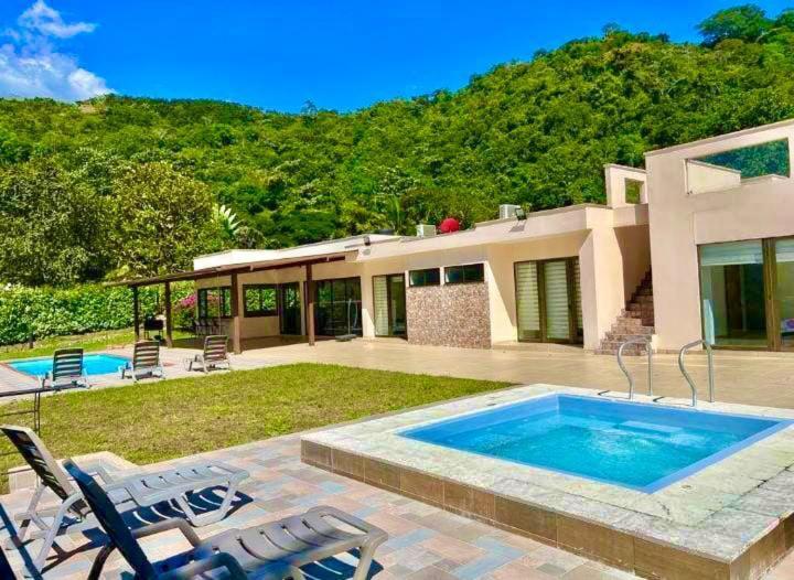 Casa Campestre De Lujo Con Piscina Privada, Terreno De 6mil Mts, Vigilancia 24horas, Ferienhaus