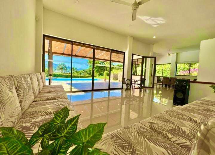 Casa Campestre De Lujo Con Piscina Privada, Terreno De 6mil Mts, Vigilancia 24horas, Villeta